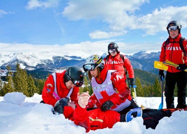 Aventuri montane: 52 de salvări în 24 de ore de la Salvamont! Aventuri montane: 52 de salvări în 24 de ore de la Salvamont!