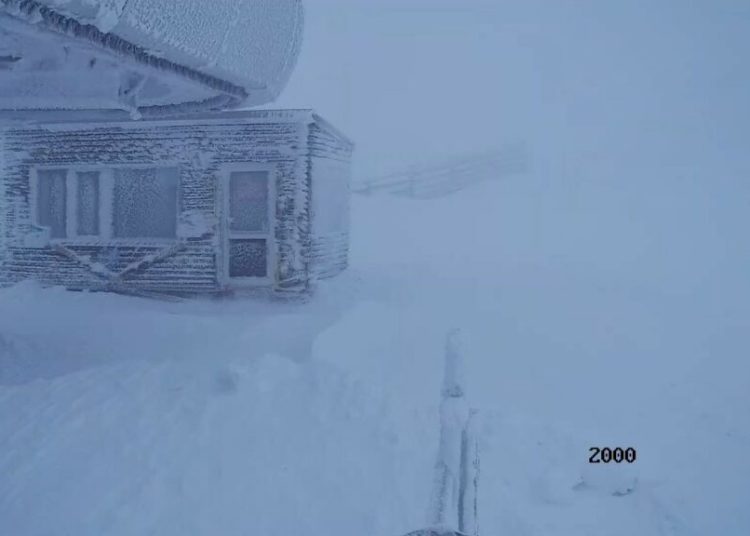Ploaia și ceața pun bețe în roate schiorilor din Sinaia și Poiana Brașov Ploaia și ceața pun bețe în roate schiorilor din Sinaia și Poiana Brașov