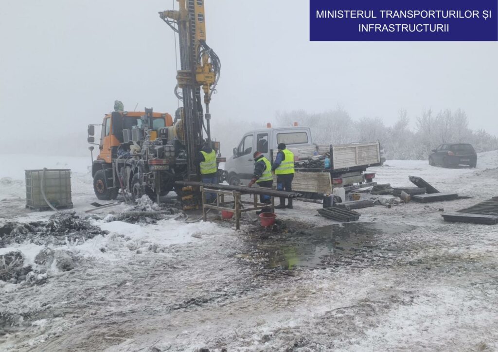Șantierele rămân deschise: Gerul nu oprește lucrările pe șosele și căi ferate! Șantierele rămân deschise: Gerul nu oprește lucrările pe șosele și căi ferate!