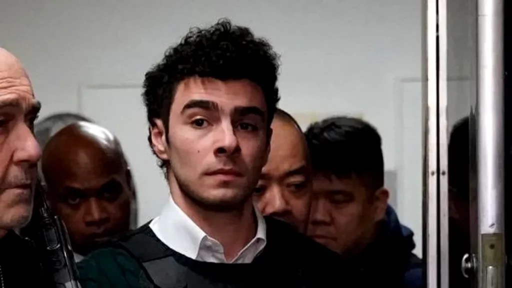 Luigi Mangione evită moartea, dar se confruntă cu închisoarea pe viață! Luigi Mangione evită moartea, dar se confruntă cu închisoarea pe viață!