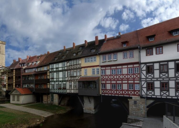 Descoperă cel mai lung pod locuit din lume cu 80 de rezidenți! Descoperă cel mai lung pod locuit din lume cu 80 de rezidenți!