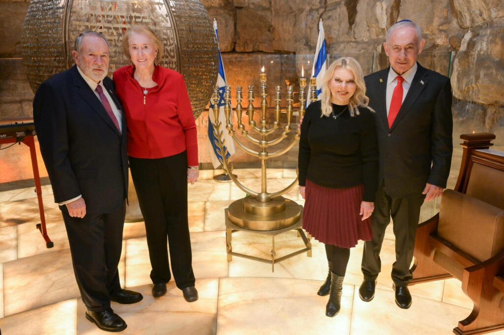 Guvernul Netanyahu sub lupă: Fotografii oficiale manipulate cu Photoshop! Guvernul Netanyahu sub lupă: Fotografii oficiale manipulate cu Photoshop!