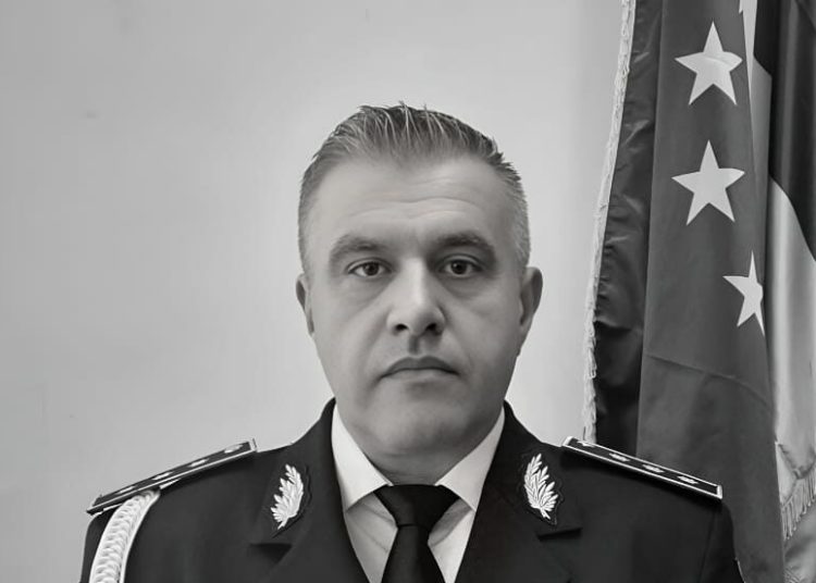 Nicușor Dan onorează memoria șefului IPJ Dolj cu gradul de chestor Nicușor Dan onorează memoria șefului IPJ Dolj cu gradul de chestor