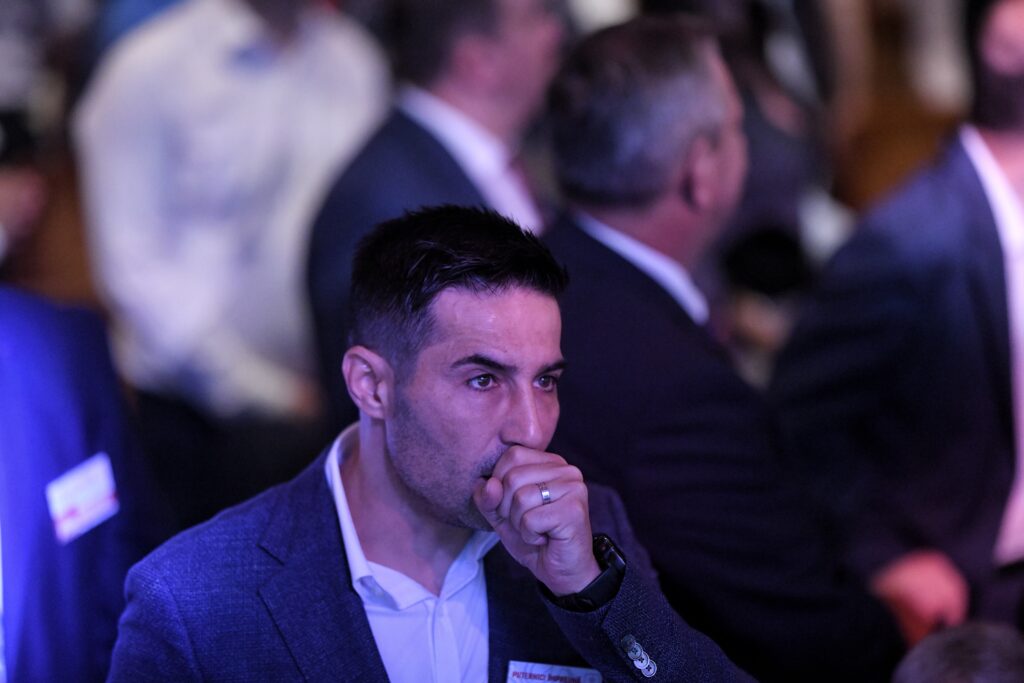 Manda: SRI ar trebui condus de un civil echilibrat! Manda: SRI ar trebui condus de un civil echilibrat!