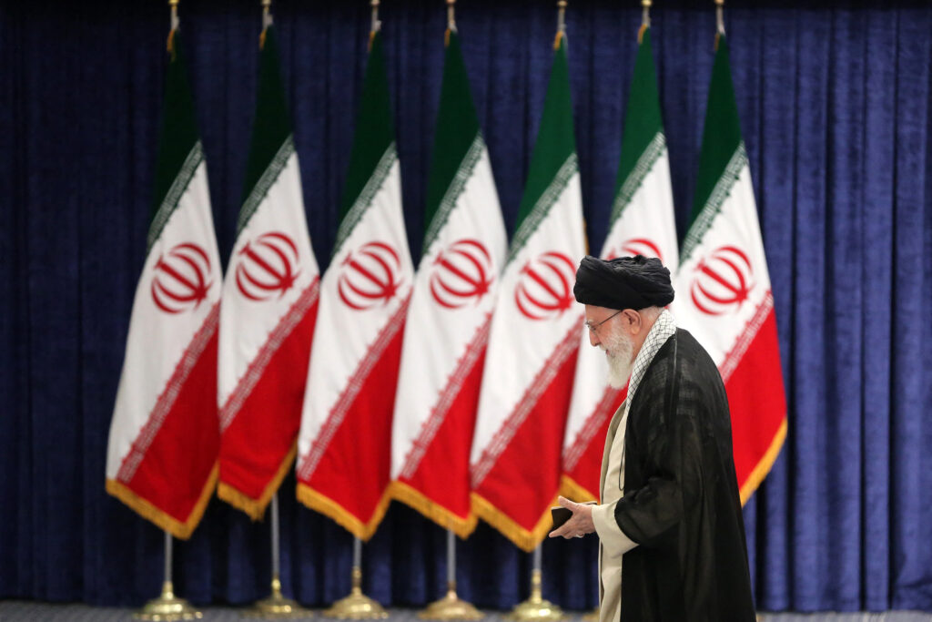 Căderea regimului din Iran: Impactul asupra marilor puteri și Orientului Mijlociu Căderea regimului din Iran: Impactul asupra marilor puteri și Orientului Mijlociu