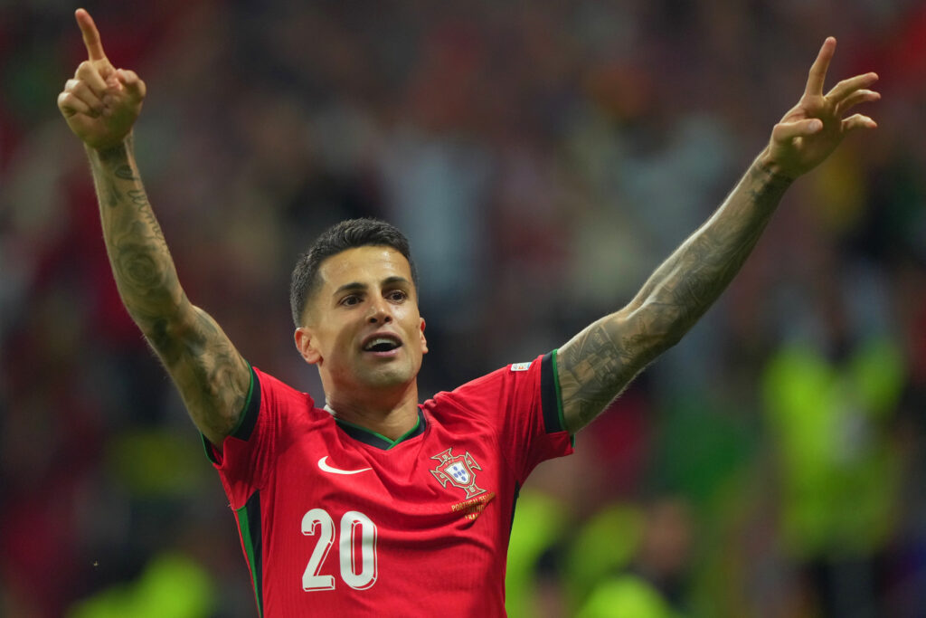 Barcelona aduce un star: Joao Cancelo împrumutat de la Al-Hilal! Barcelona aduce un star: Joao Cancelo împrumutat de la Al-Hilal!