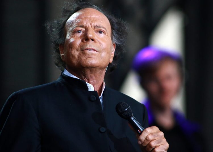 Julio Iglesias, liber de acuzațiile de agresiune sexuală în Spania! Julio Iglesias, liber de acuzațiile de agresiune sexuală în Spania!