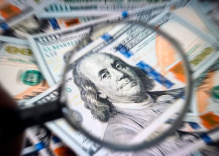 Trump: „Scăderea dolarului e grozavă, nu mă îngrijorează deloc!” Trump: „Scăderea dolarului e grozavă, nu mă îngrijorează deloc!”