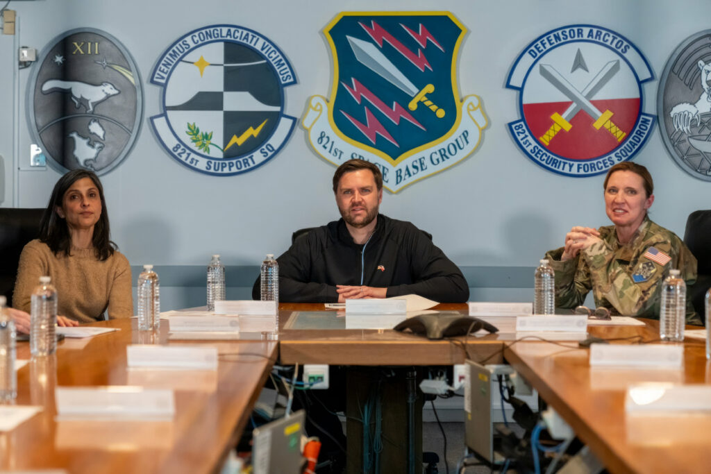 Vance atacă Danemarca și Europa: Securitatea Groenlandei în pericol! Vance atacă Danemarca și Europa: Securitatea Groenlandei în pericol!