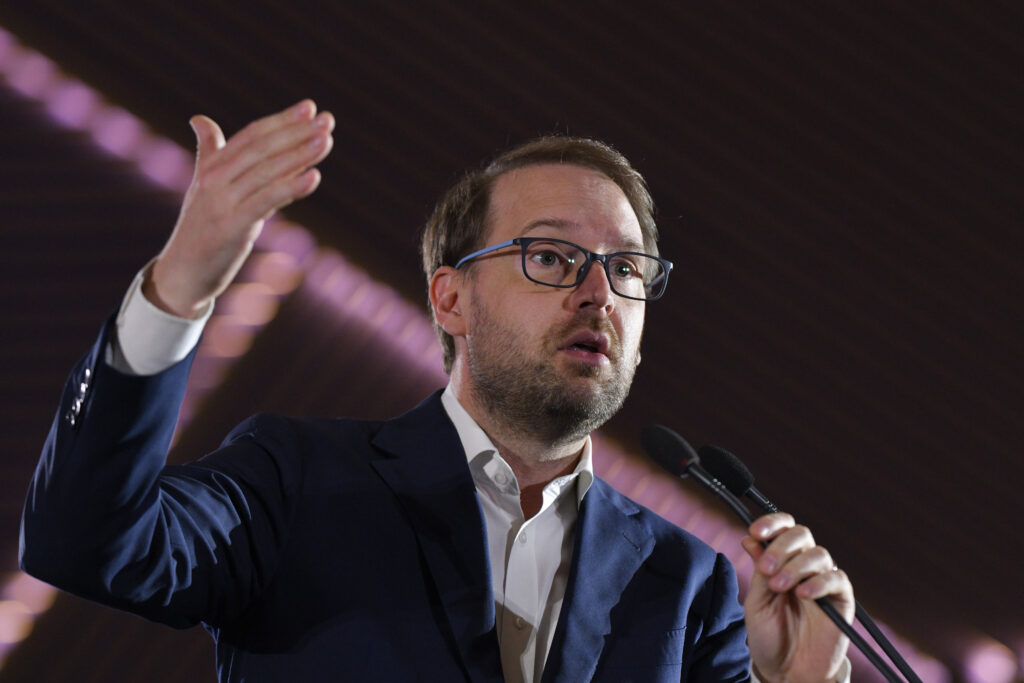 Dominic Fritz: Bugetul 2026 va stopa risipa și va privatiza companiile de stat! Dominic Fritz: Bugetul 2026 va stopa risipa și va privatiza companiile de stat!