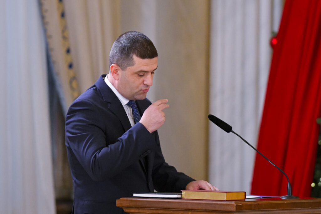 Miruță cere CSAT: Să redeschidem discuția despre ajutoarele pentru Ucraina! Miruță cere CSAT: Să redeschidem discuția despre ajutoarele pentru Ucraina!