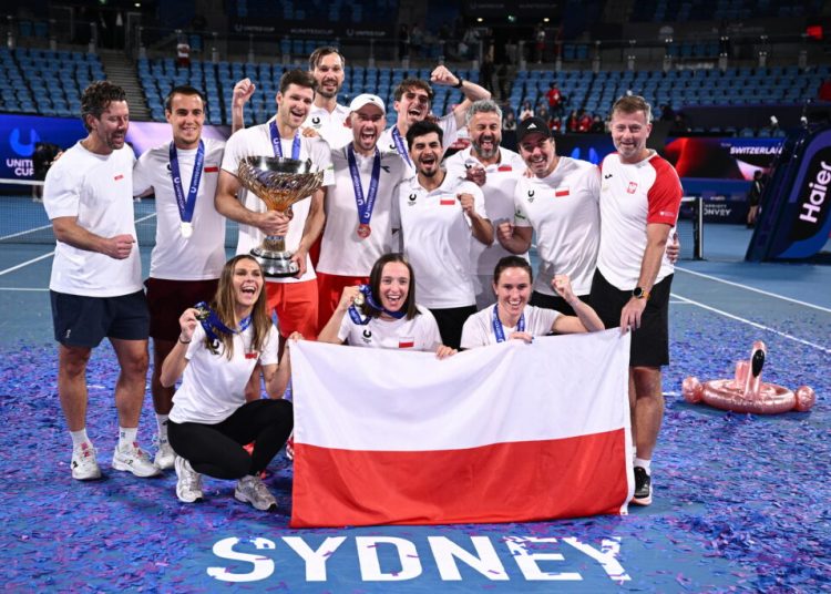 Polonia triumfă în premieră la United Cup în fața Elveției! Polonia triumfă în premieră la United Cup în fața Elveției!