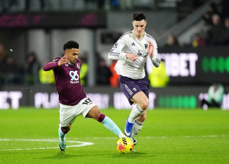 Premier League: Manchester United se împiedică la Burnley, Tottenham înfrânt! Premier League: Manchester United se împiedică la Burnley, Tottenham înfrânt!