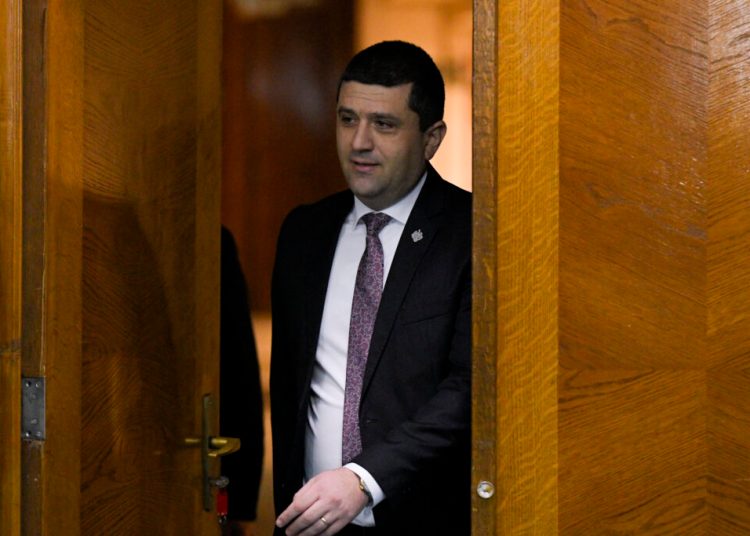 Miruță: Tăierile bugetarilor – o „burtă” prea mare pentru palton! Miruță: Tăierile bugetarilor – o „burtă” prea mare pentru palton!