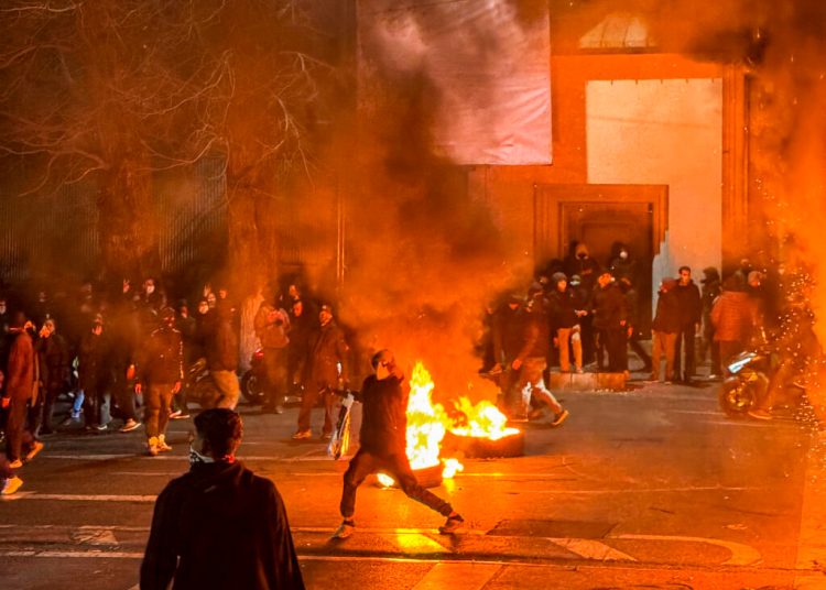 Protestatarii iranieni: Trădarea lui Trump ne lasă dezamăgiți! Protestatarii iranieni: Trădarea lui Trump ne lasă dezamăgiți!
