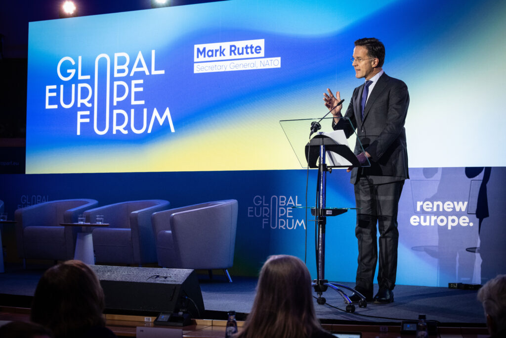 Rutte: Ucraina, prioritatea NATO pentru o Europă mai sigură! Rutte: Ucraina, prioritatea NATO pentru o Europă mai sigură!