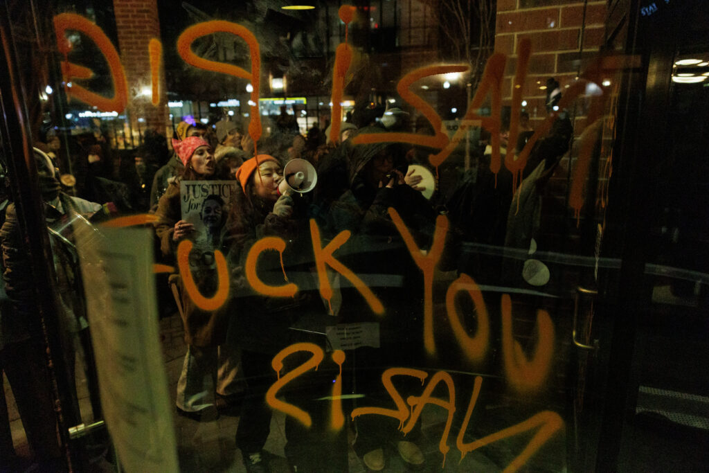 Haos în Minneapolis: Agent ICE împușcă un bărbat, proteste violente! Haos în Minneapolis: Agent ICE împușcă un bărbat, proteste violente!