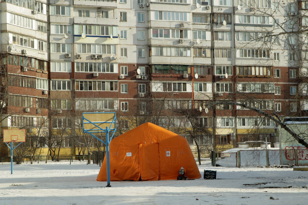 Kievul îngheață: Mii de clădiri rămân fără căldură după atacuri! Kievul îngheață: Mii de clădiri rămân fără căldură după atacuri!