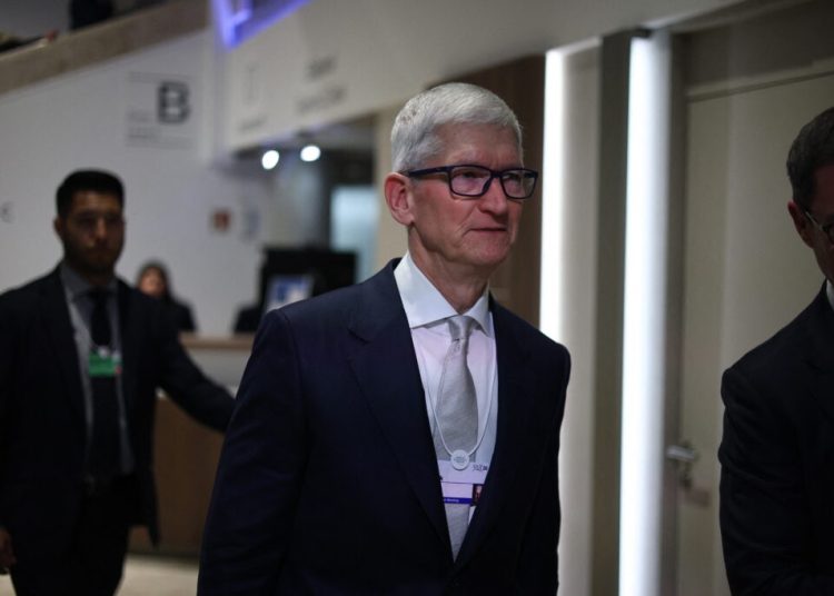 Directorul Apple cere calm după turbulențele din Minneapolis Directorul Apple cere calm după turbulențele din Minneapolis