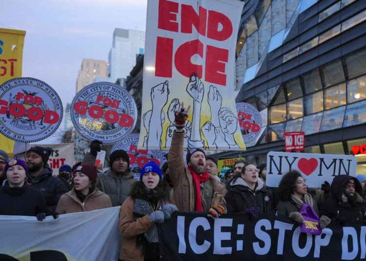 Un republican se retrage din cursa pentru guvernatorul Minnesota, acuzând ICE! Un republican se retrage din cursa pentru guvernatorul Minnesota, acuzând ICE!