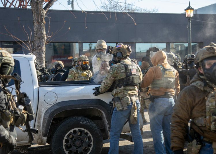 Retragerea agenților federali din Minneapolis începe marți! Retragerea agenților federali din Minneapolis începe marți!