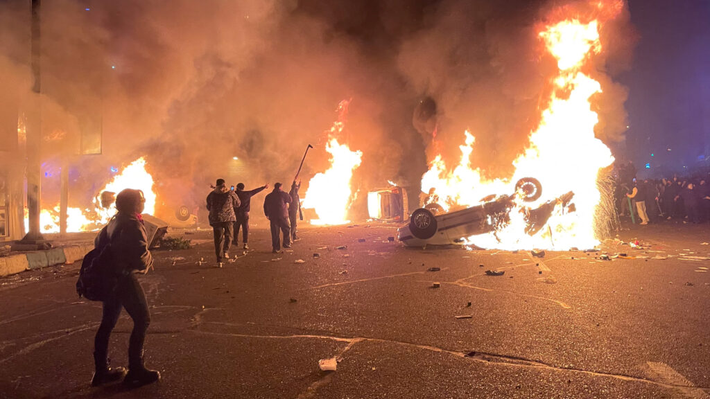 Iranul amenință cu „război total” după declarațiile lui Trump despre SUA Iranul amenință cu „război total” după declarațiile lui Trump despre SUA