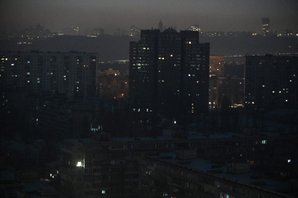 Atacul rusesc lasă 1.330 de clădiri din Kiev fără căldură! Atacul rusesc lasă 1.330 de clădiri din Kiev fără căldură!