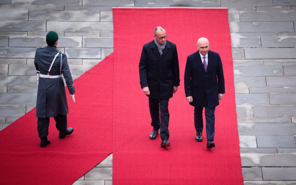 România își propune aderarea la OCDE în 2023, afirmă premierul Bolojan România își propune aderarea la OCDE în 2023, afirmă premierul Bolojan