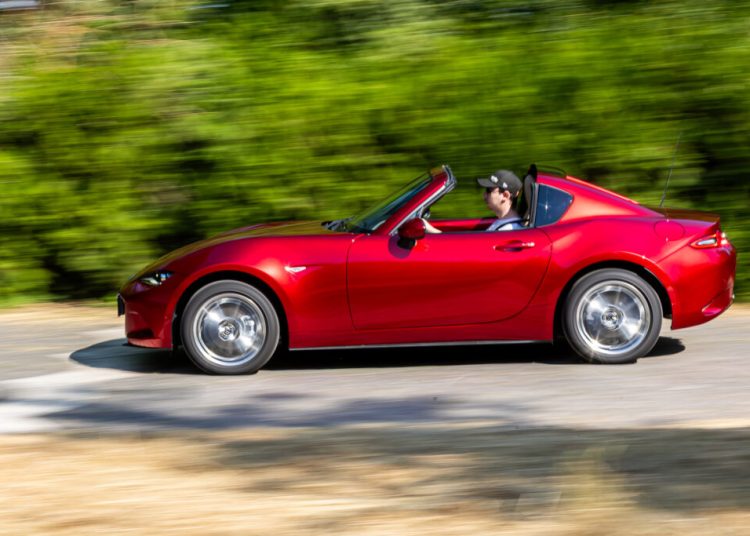 Mazda MX-5 RF 2025: O experiență clasică plină de adrenalină! Mazda MX-5 RF 2025: O experiență clasică plină de adrenalină!