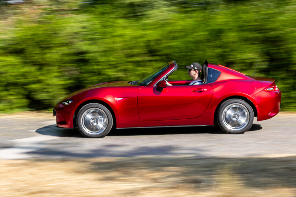 Mazda MX-5 RF 2025: O experiență clasică plină de adrenalină! Mazda MX-5 RF 2025: O experiență clasică plină de adrenalină!