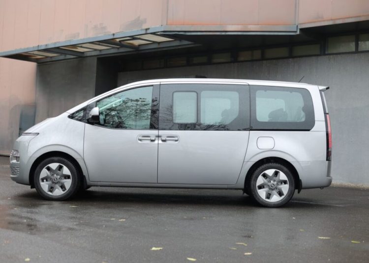 Hyundai Staria: Monovolumul care revoluționează piața SUV-urilor! Hyundai Staria: Monovolumul care revoluționează piața SUV-urilor!