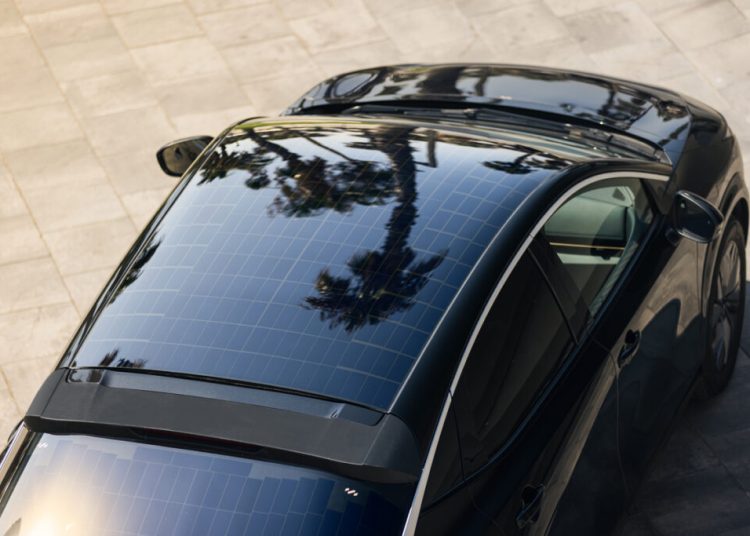 Nissan Ariya: Câtă autonomie zilnică oferă panourile solare integrate? Nissan Ariya: Câtă autonomie zilnică oferă panourile solare integrate?