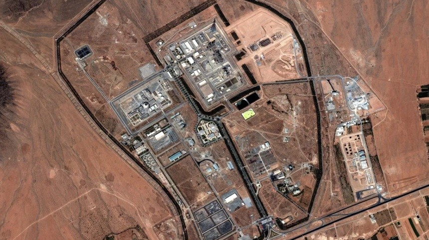 Israel și SUA lovesc reactorul nuclear iranian de la Arak și uzina Ardakan. Iran promite represalii — petrolul Brent sare la 104 dolari Israel și SUA lovesc reactorul nuclear iranian de la Arak și uzina Ardakan. Iran promite represalii — petrolul Brent sare la 104 dolari
