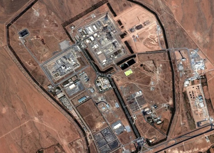 Israel și SUA lovesc reactorul nuclear iranian de la Arak și uzina Ardakan. Iran promite represalii — petrolul Brent sare la 104 dolari Israel și SUA lovesc reactorul nuclear iranian de la Arak și uzina Ardakan. Iran promite represalii — petrolul Brent sare la 104 dolari