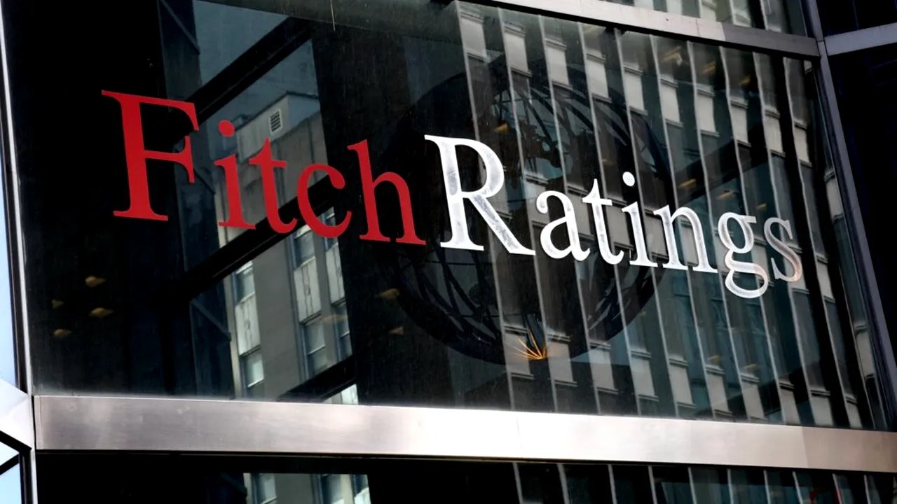 Fitch avertizează România: măsurile Guvernului Bolojan riscă să frâneze creșterea economică în 2026 Fitch avertizează România: măsurile Guvernului Bolojan riscă să frâneze creșterea economică în 2026