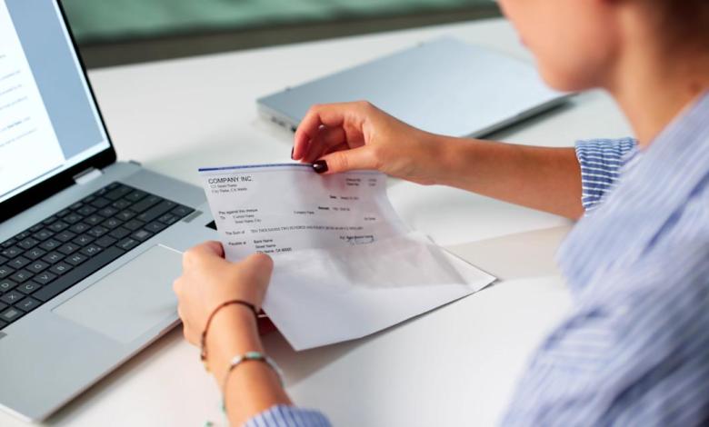 Nearly a third of low-income U.S. households live paycheck to paycheck Nearly a third of low-income U.S. households live paycheck to paycheck