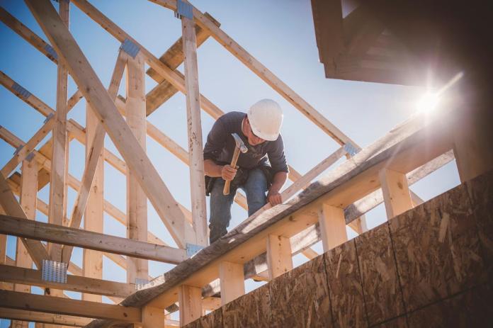 Top economist sounds the alarm even louder on the housing market and says homebuilders are ‘giving up’ Top economist sounds the alarm even louder on the housing market and says homebuilders are ‘giving up’