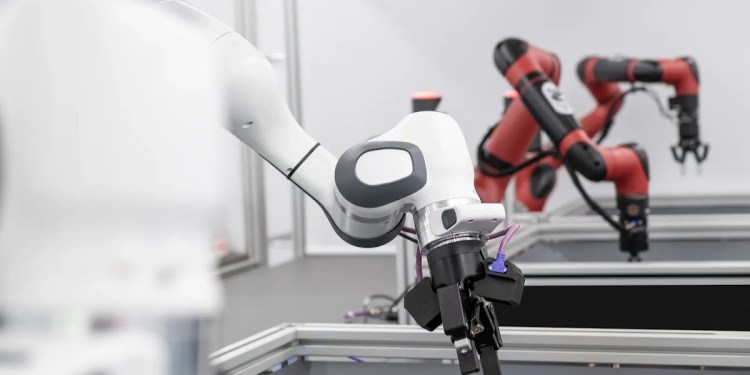 RoboCat: A self-improving robotic agent RoboCat: A self-improving robotic agent