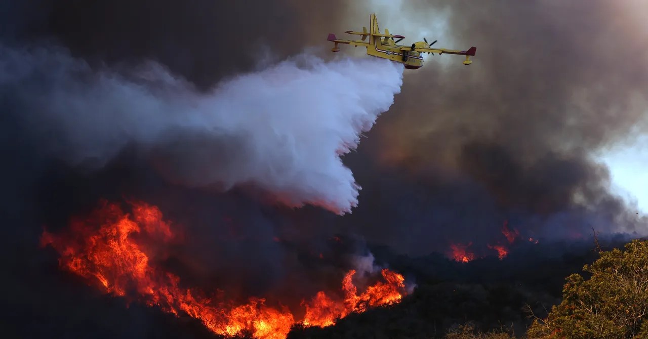 Why Dumping Seawater on Blazes Isn’t the Answer to California’s Wildfire Problem Why Dumping Seawater on Blazes Isn’t the Answer to California’s Wildfire Problem