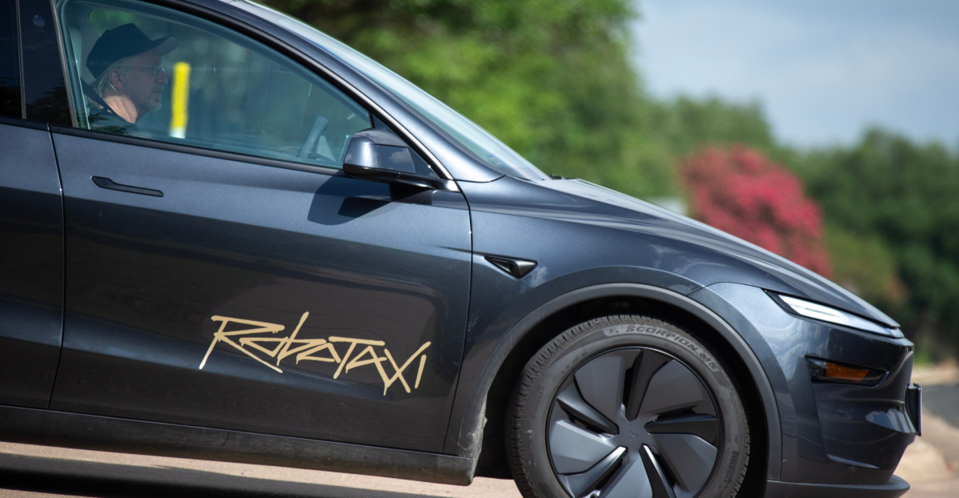 Tesla’s robotaxi is live: here are some of the first reactions. Tesla’s robotaxi is live: here are some of the first reactions.