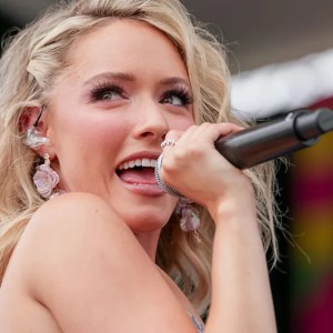 Country Star’s Onstage Wardrobe Malfunction: ‘I Faced My Worst Nightmare Live’! Country Star’s Onstage Wardrobe Malfunction: ‘I Faced My Worst Nightmare Live’!