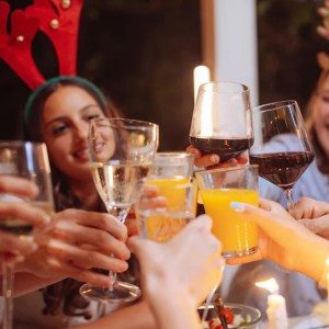 Expert Psychologist Shares Essential Tips for Navigating Toxic Relationships During the Holidays Expert Psychologist Shares Essential Tips for Navigating Toxic Relationships During the Holidays