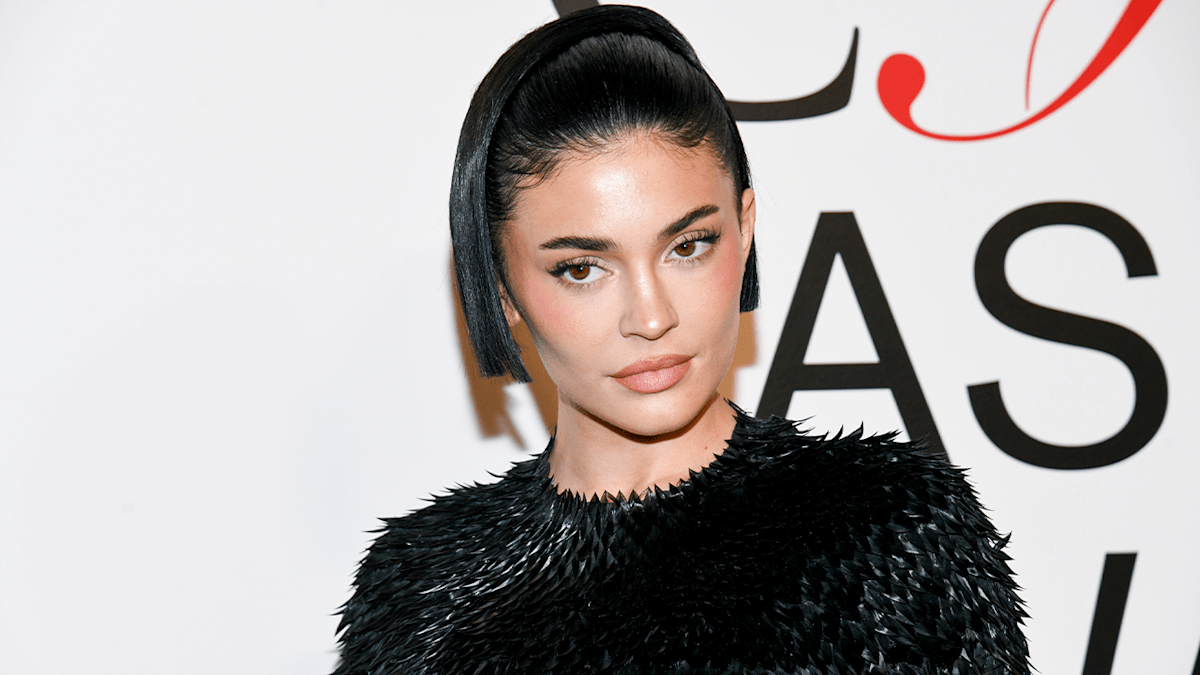 Embrace Spring Vibes: Kylie Jenner’s Stunning Makeup-Free Bikini Selfie Shines Bright! Embrace Spring Vibes: Kylie Jenner’s Stunning Makeup-Free Bikini Selfie Shines Bright!
