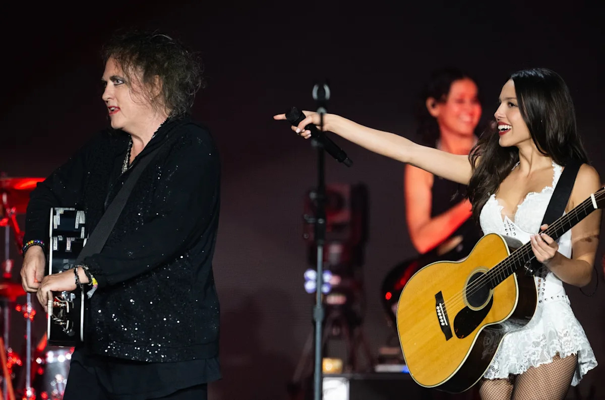 Unforgettable Moment: Olivia Rodrigo Shocks Glastonbury 2025 with Special Guest Robert Smith of The Cure! Unforgettable Moment: Olivia Rodrigo Shocks Glastonbury 2025 with Special Guest Robert Smith of The Cure!