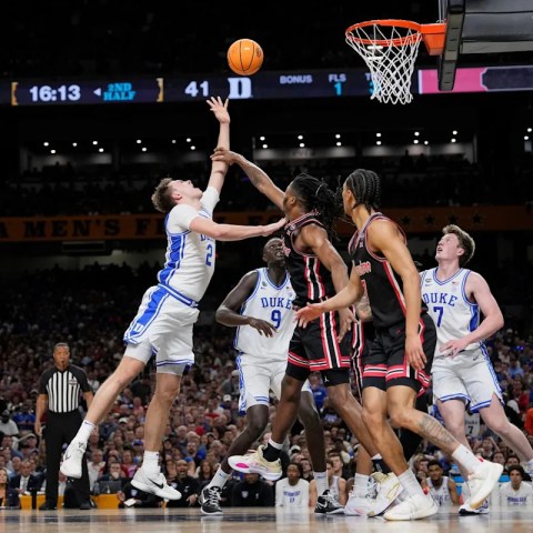 Final Four Showdown: Houston Shocks Duke After Dramatic Cooper Flagg Miss; Florida Defeats Auburn to Reach Championship Game! Final Four Showdown: Houston Shocks Duke After Dramatic Cooper Flagg Miss; Florida Defeats Auburn to Reach Championship Game!