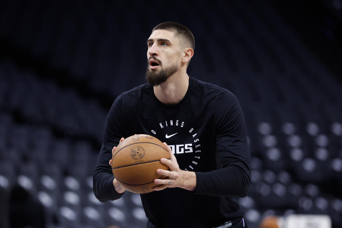 Lakers Secure Center Alex Len Following Disappointment in Mark Williams Trade Lakers Secure Center Alex Len Following Disappointment in Mark Williams Trade
