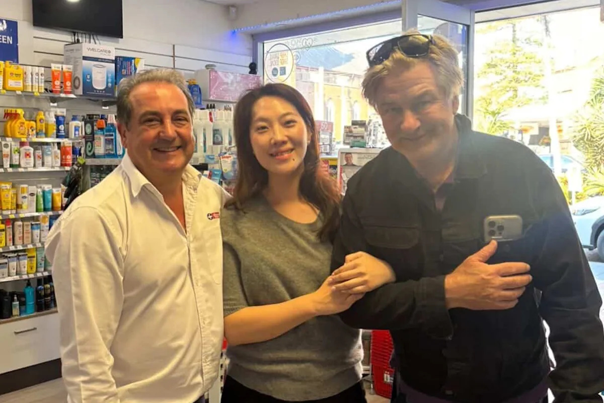 Surprise Arrival: 68-Year-Old Hollywood Legend Lands in Sydney—Can You Guess Who He Is? Surprise Arrival: 68-Year-Old Hollywood Legend Lands in Sydney—Can You Guess Who He Is?