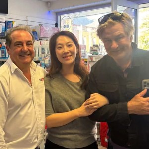 Surprise Arrival: 68-Year-Old Hollywood Legend Lands in Sydney—Can You Guess Who He Is? Surprise Arrival: 68-Year-Old Hollywood Legend Lands in Sydney—Can You Guess Who He Is?