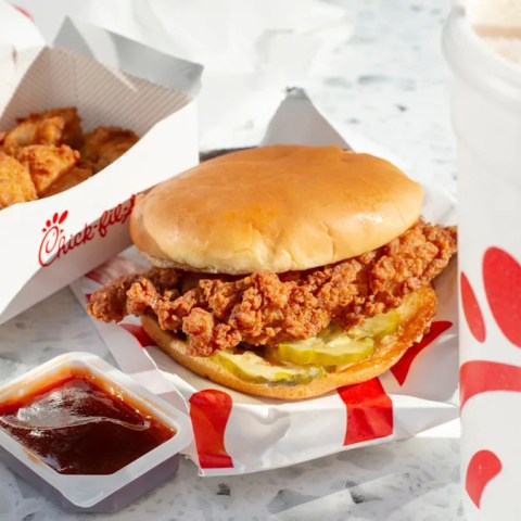 Late-Night Chicken Cravings? Discover Chick-fil-A’s New Vending Machine (Just Not on Sundays!) Late-Night Chicken Cravings? Discover Chick-fil-A’s New Vending Machine (Just Not on Sundays!)