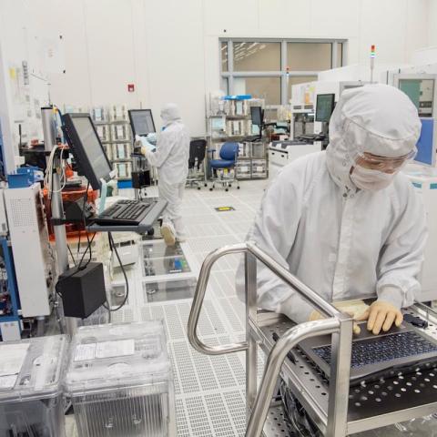 Applied Materials Faces Largest Decline Since 2020 Amidst China Challenges: What It Means for Investors Applied Materials Faces Largest Decline Since 2020 Amidst China Challenges: What It Means for Investors